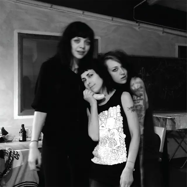 The Coathangers - Hurry (Demo)